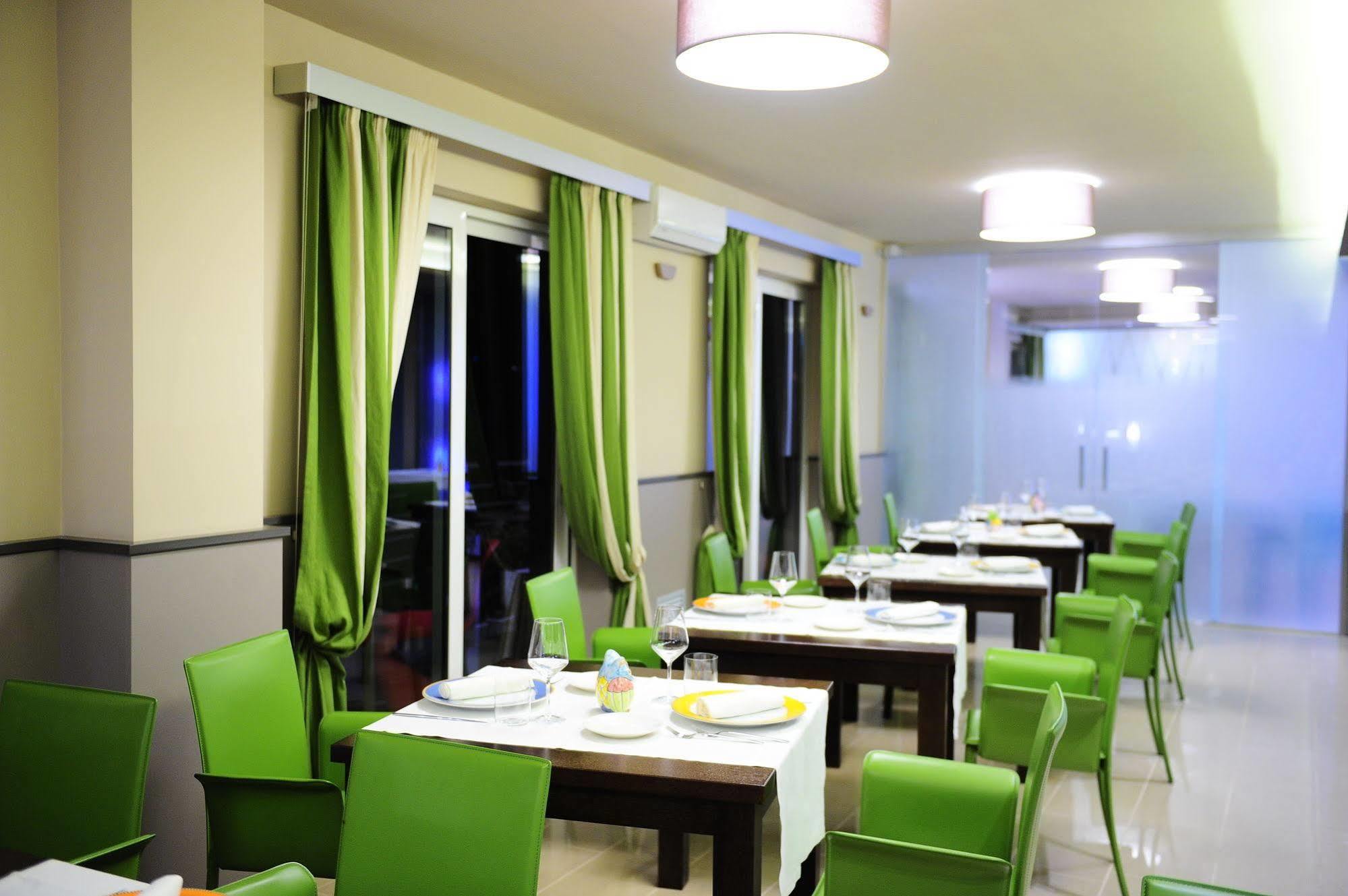 Hotel Chez Le Sourire Giffoni Valle Piana Esterno foto